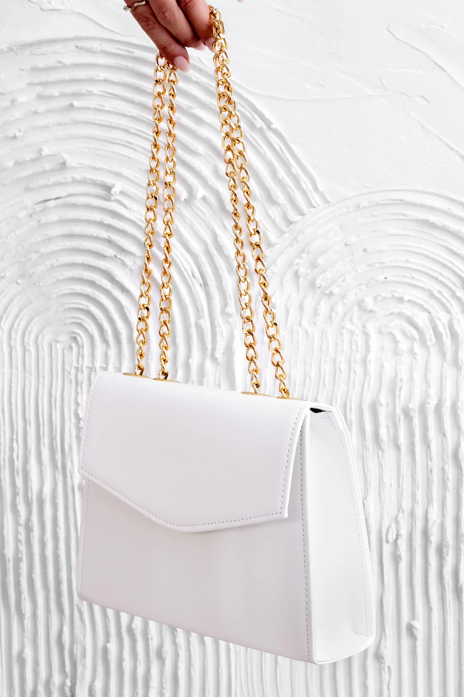 Borsa pochette bianca B217 con catena oro